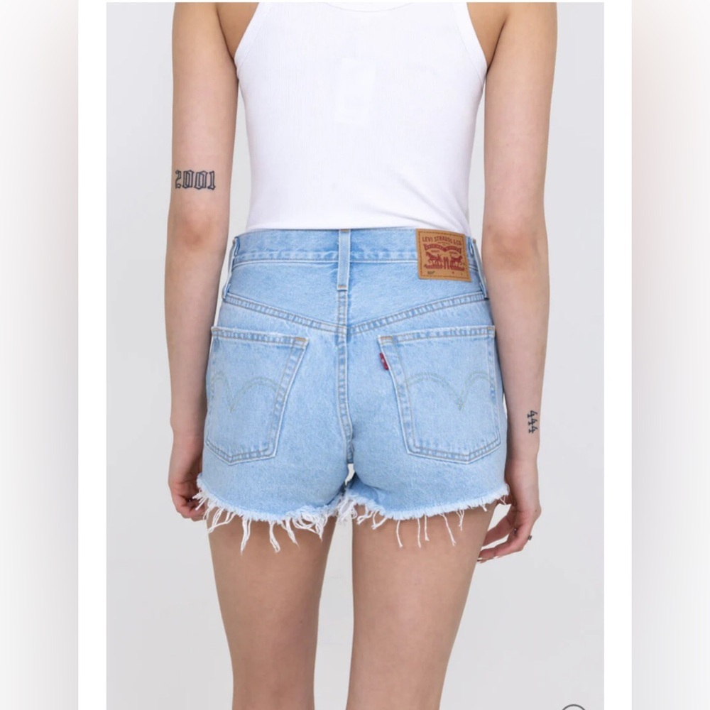 Levi’s 501 Women’s Cut Off Denim Shorts Button Fly  Blue Size W 24